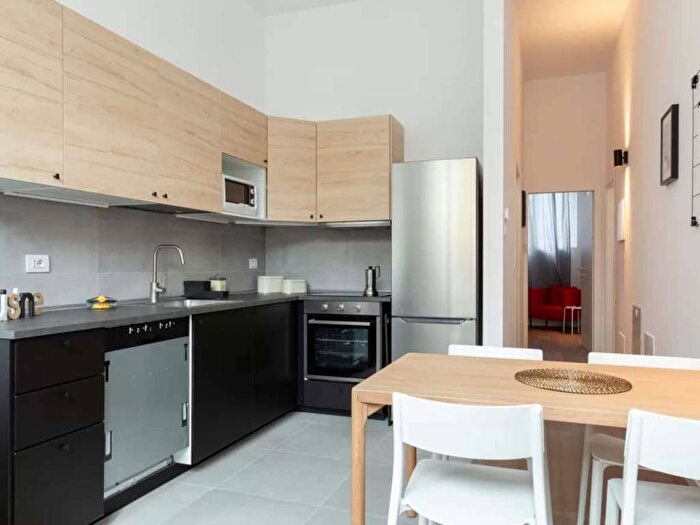 Appartamento trilocale in affitto in Via Vespri Siciliani, Giambellino, Milano