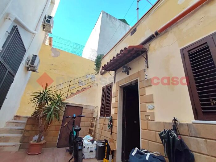 Appartamento trilocale in vendita in Via Riviera Dionisio Il Grande, Siracusa