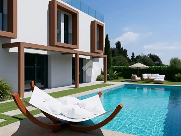 Casa con 5 locali in vendita in Via Facciotti, Peschiera Del Garda