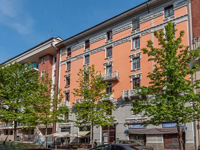 Appartamento trilocale in vendita in Via Garigliano, Milano