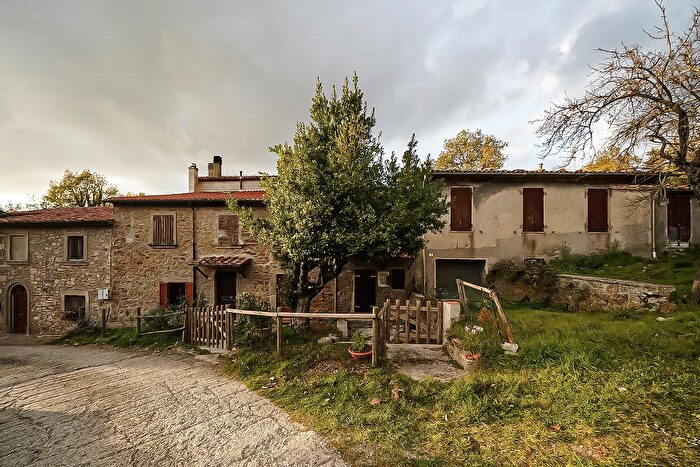 Casa trilocale in vendita in Santa Fiora