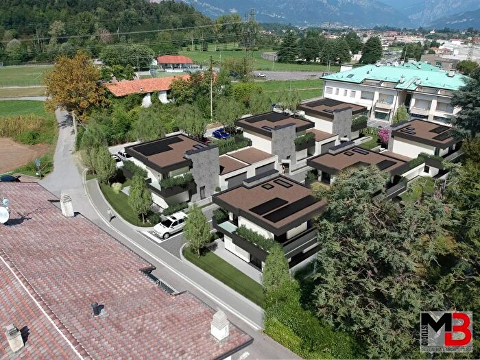 Casa con 5 locali in vendita in Sirone