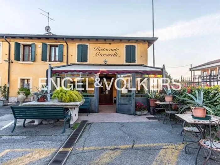 Casa con 6 locali in vendita in Via Mantovana, Verona