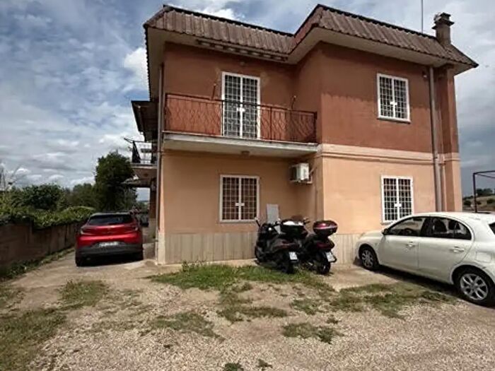 Appartamento con 9 locali in vendita in Via Poggio a Caiano, Roma