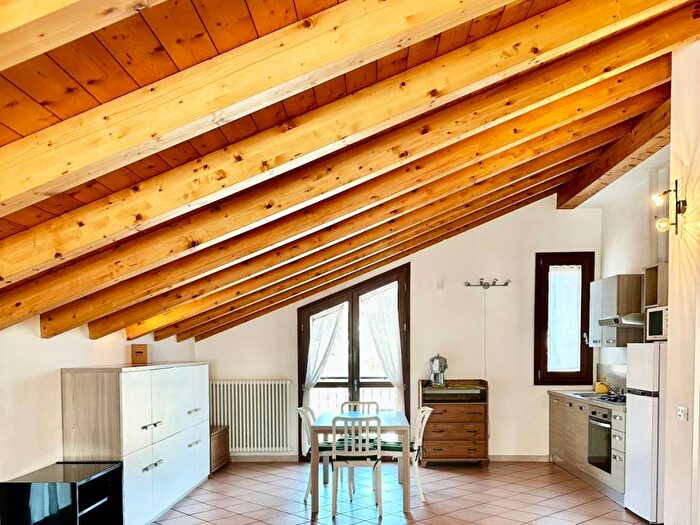 Appartamento trilocale in affitto in Via Roccolo, Cavallasca, San Fermo della Battaglia