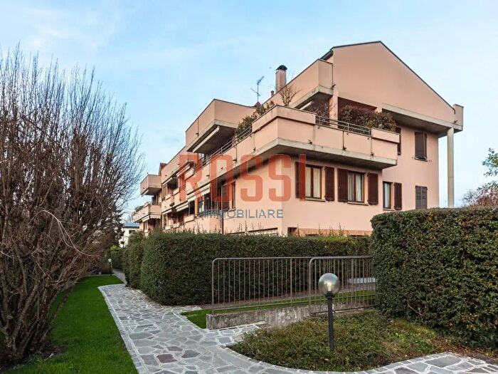 Appartamento quadrilocale in vendita in Via Beccaria, Villasanta