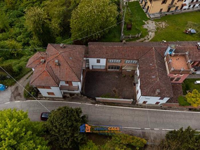 Casa con 6 locali in vendita in Via Montà, Portacomaro