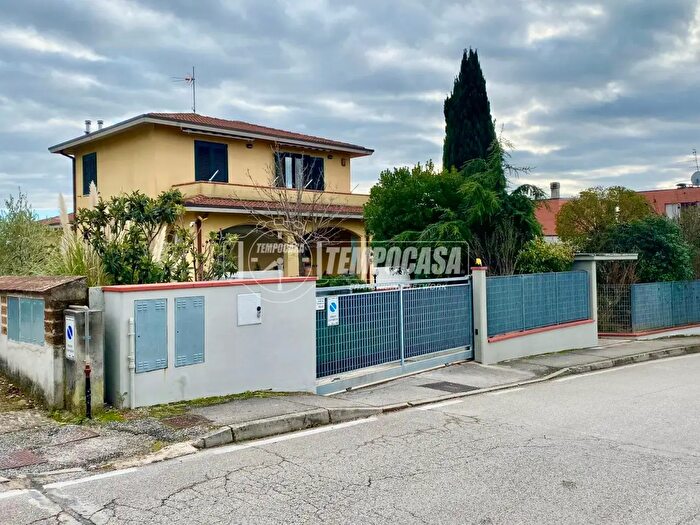 Casa con 7 locali in vendita in Via Collodi, Camerata Picena