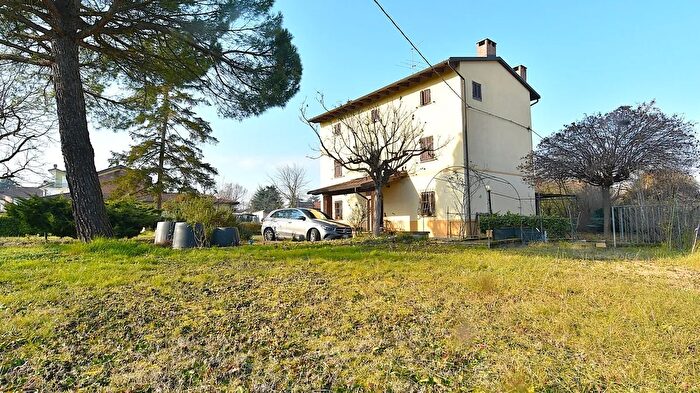 Casa con 10 locali in vendita in Via Ovada, Predosa