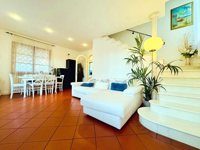 Casa con 5 locali in affitto in Via Trento, Centro, Forte dei Marmi