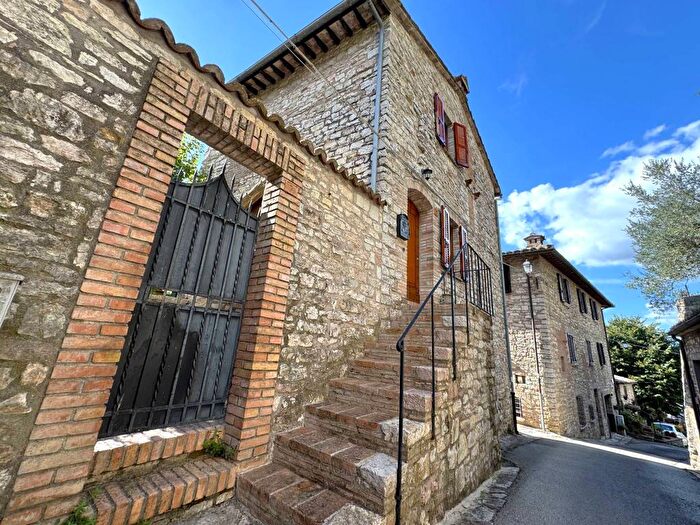 Casa con 5 locali in affitto in Via del Girone, Centro, Corciano