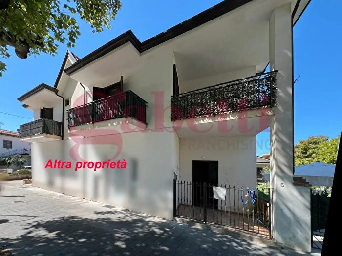 Appartamento quadrilocale in vendita in Viale Minieri, Telese Terme