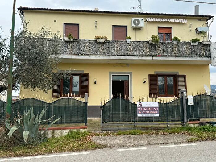Appartamento quadrilocale in vendita in Via San Nicola Snc, Albanella