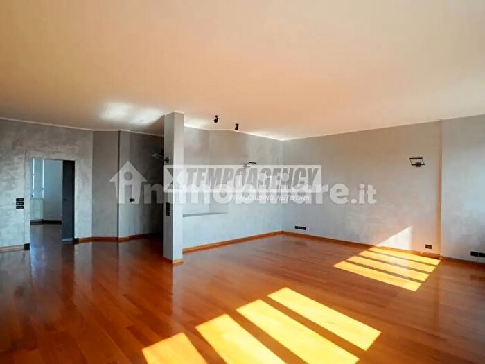 Appartamento con 5 locali in vendita in Corso Sebastopoli, Torino
