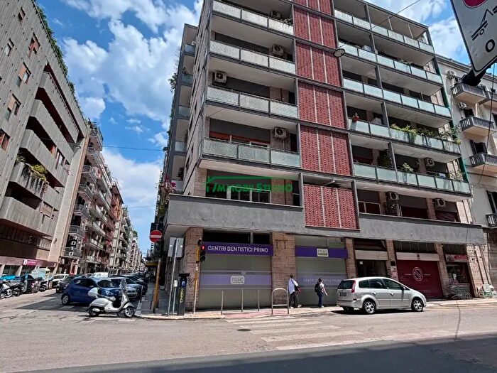 Appartamento trilocale in affitto in Via Quintino Sella, Bari