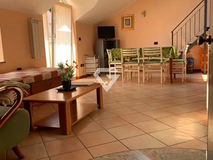 Appartamento quadrilocale in affitto in Piazza Massena, Loano