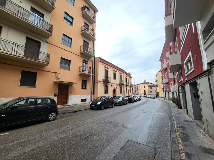 Appartamento trilocale in affitto in Via Torre della Catena, Centro Storico, Benevento