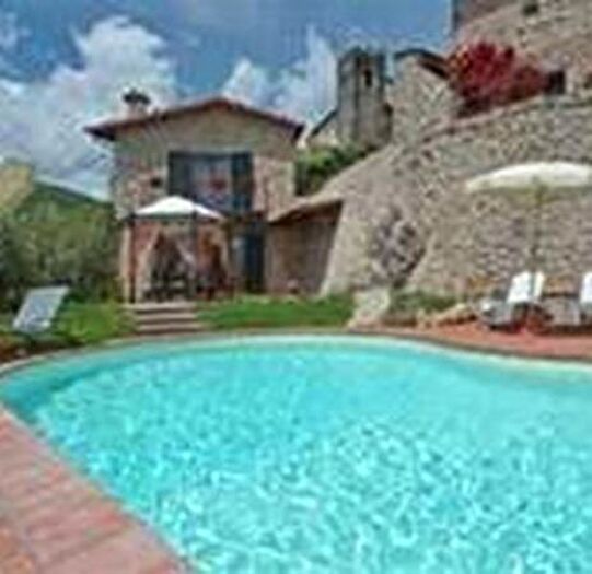 Casa con 6 locali in vendita in Molazzana