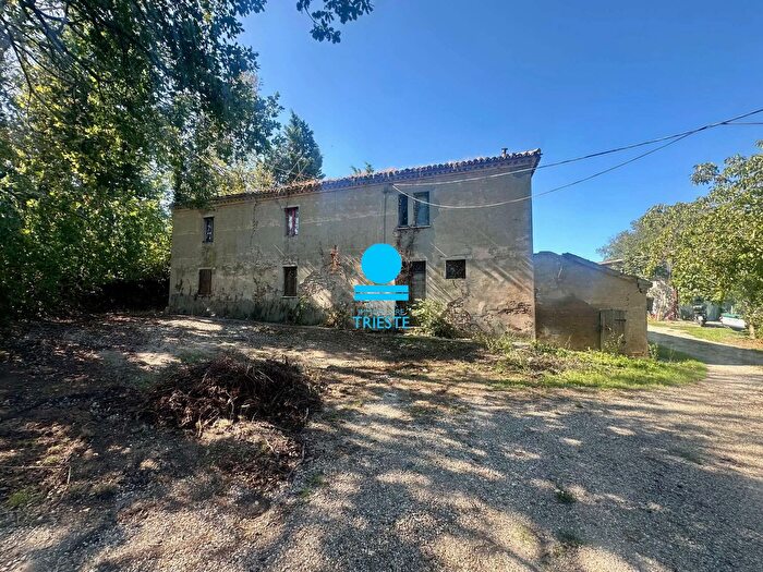 Casa con 10 locali in vendita in Pesaro