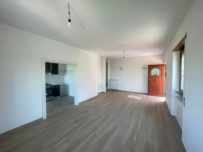 Appartamento trilocale in affitto in Via Vincenzo Borghini, Casal Bernocchi, Roma