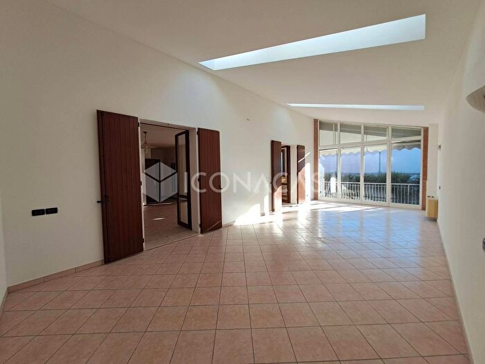 Appartamento con 7 locali in vendita in Via Carlo Farini, Castelnuovo Rangone