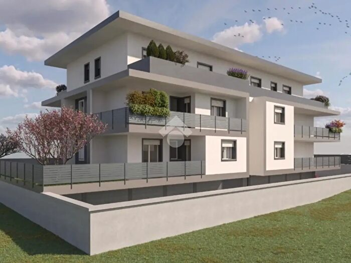 Appartamento quadrilocale in vendita in Via Monte Grappa, Limbiate