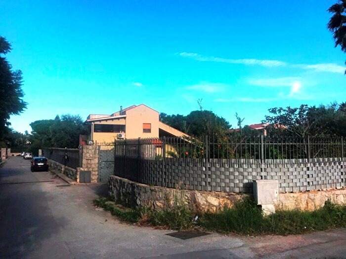 Appartamento trilocale in affitto in Via Telamone, Partanna, Palermo