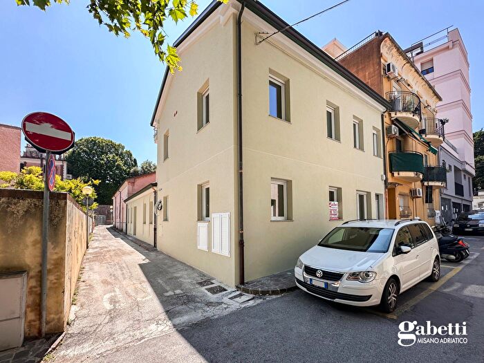 Appartamento trilocale in vendita in Via Mentana, Cattolica