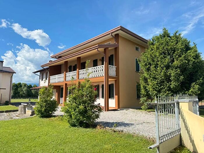 Casa con 10 locali in vendita in Via Carriade, Brugnera