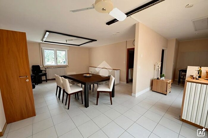 Appartamento trilocale in vendita in Via Statale, Garlate