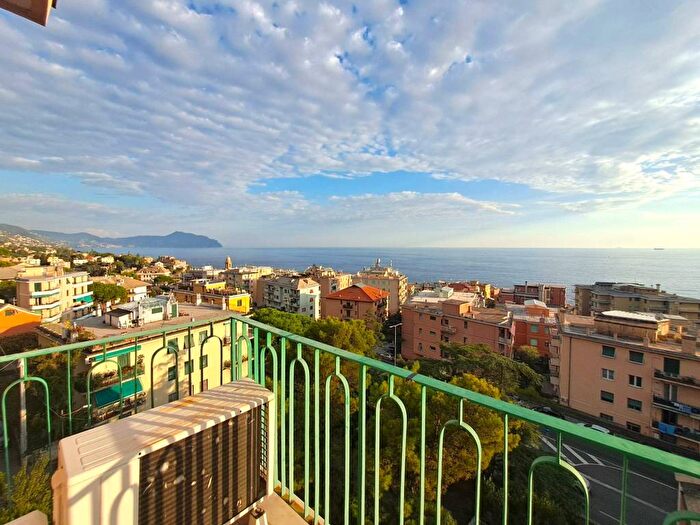 Appartamento trilocale in affitto in Via Giovanni Bettolo, Nervi, Genova