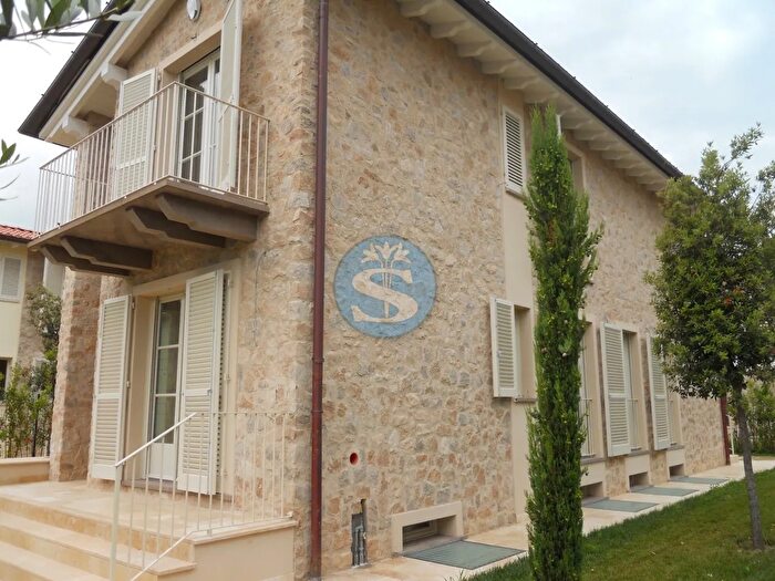 Casa con 10 locali in vendita in Pietrasanta