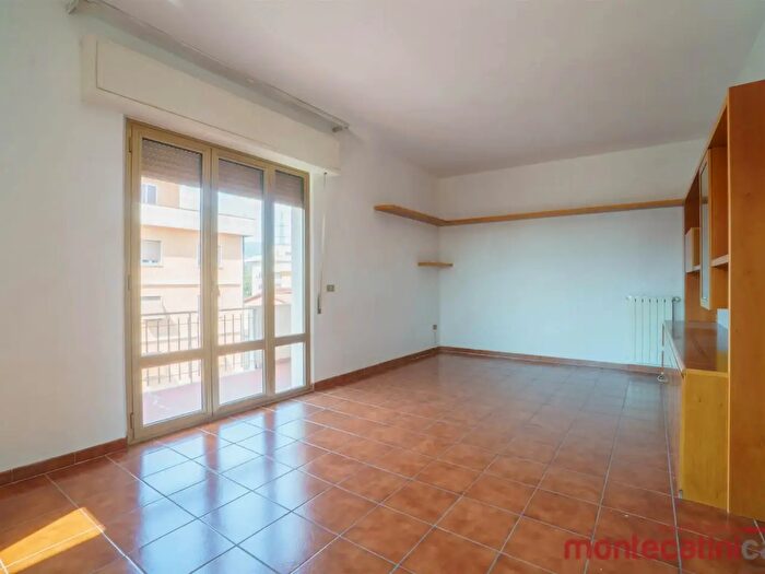 Appartamento con 6 locali in vendita in Montecatini Terme