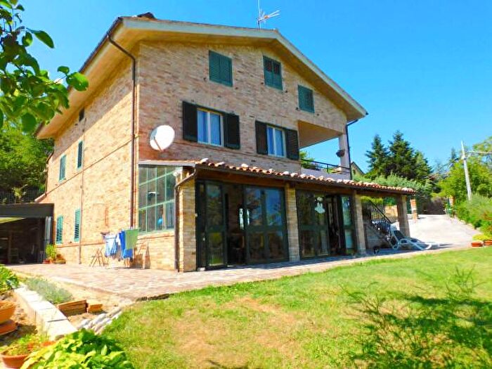 Casa con 6 locali in vendita in Grisciotti, Sarnano