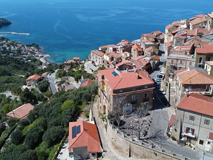 Appartamento trilocale in vendita in Via Gianbattista Forziati, Castellabate