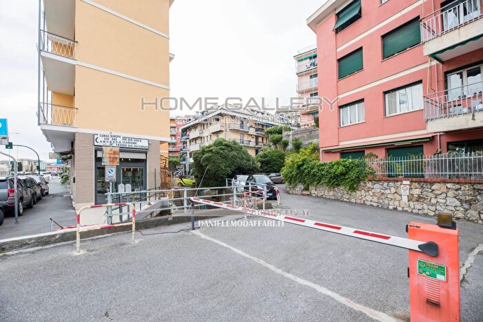 Appartamento trilocale in vendita in Corso Europa, Genova