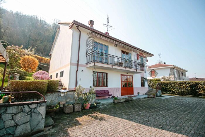 Casa con 6 locali in vendita in Stradale Torino, Castagneto Po