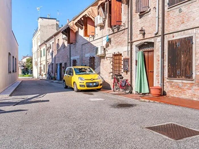 Appartamento trilocale in vendita in Viale Volano, Ferrara