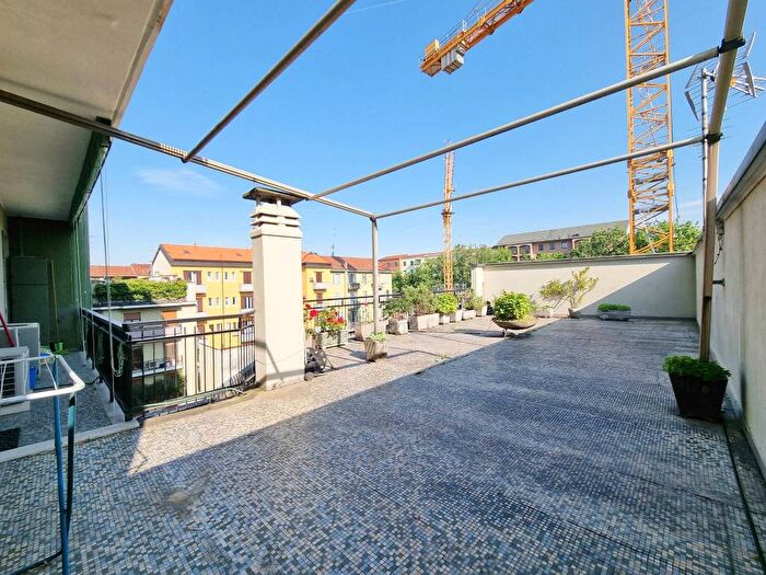 Appartamento con 5 locali in affitto in Via Antonio Tantardini, Corso San Gottardo, Milano