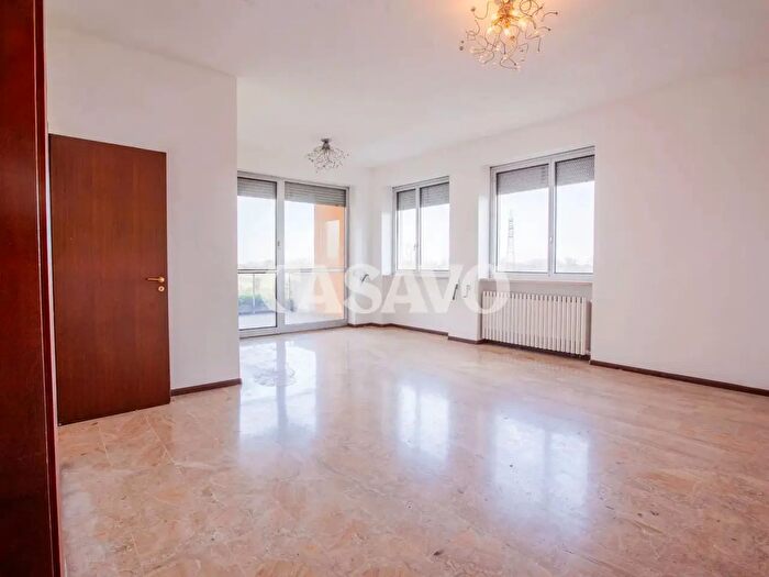 Appartamento con 6 locali in vendita in Opera