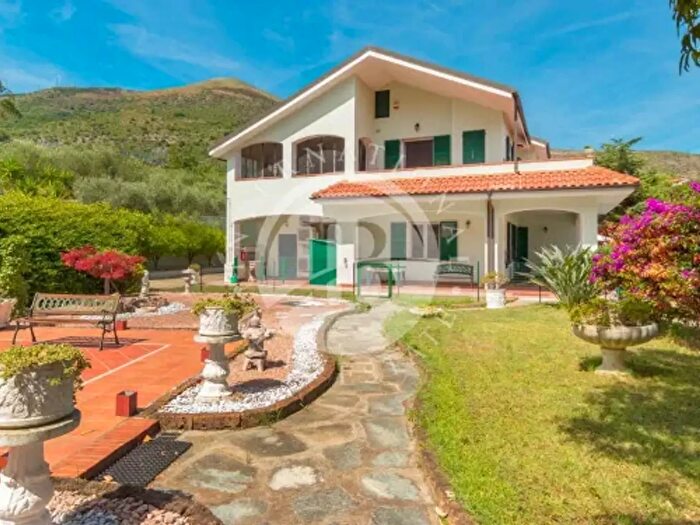 Casa con 6 locali in vendita in Ceriale