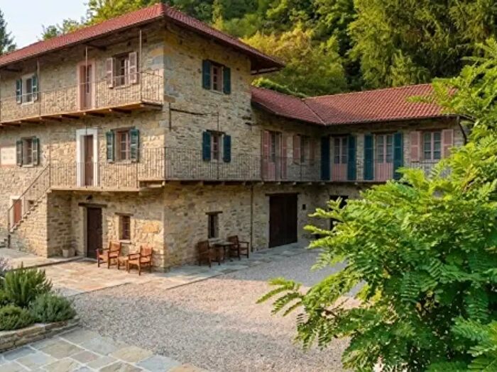 Casa con 6 locali in vendita in Levice