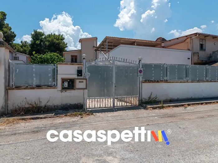 Casa trilocale in vendita in Via Alloro, Carini