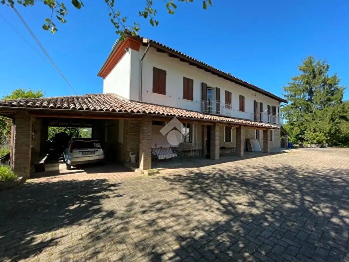 Casa con 6 locali in vendita in Regione Castagnole, Canelli
