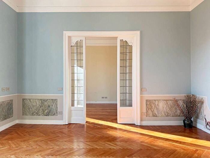 Appartamento con 6 locali in affitto in Piazza Giuseppe Grandi, Plebisciti Susa, Milano