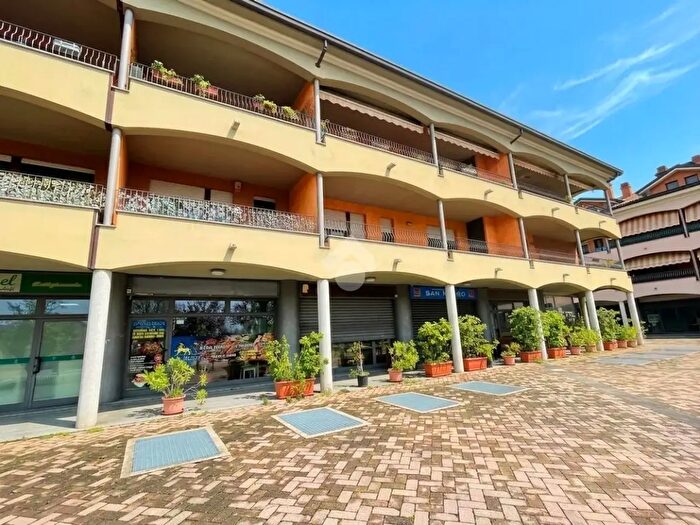 Appartamento trilocale in vendita in Via Carlo Mazzola, Peschiera Borromeo