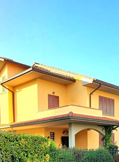 Casa con 8 locali in vendita in Via Giovanni Pascoli, Poggio A Caiano