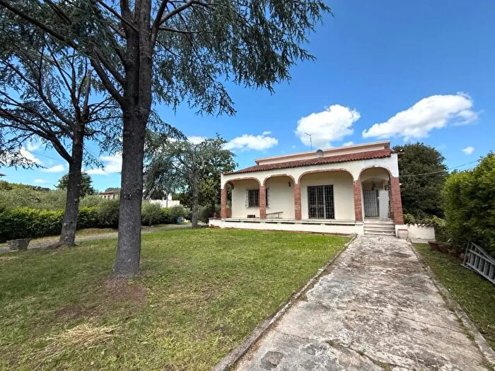 Casa con 9 locali in vendita in Capannori
