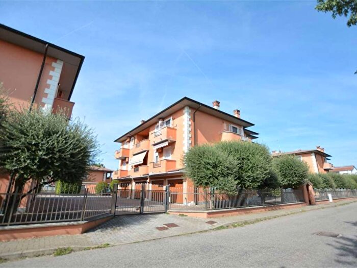 Appartamento trilocale in affitto in Via Sandro Pertini, Chignolo Po