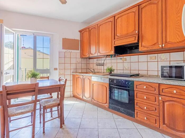 Casa con 7 locali in vendita in Orciano Pisano